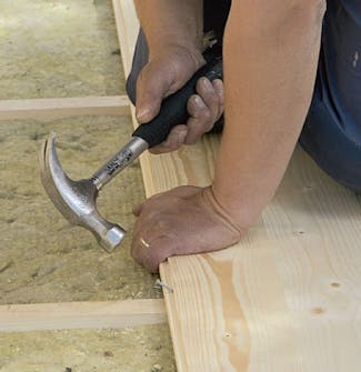 Byg selv hytte: Vi vil ikke se på søm Byg selv hytte: Vi vil ikke se på søm